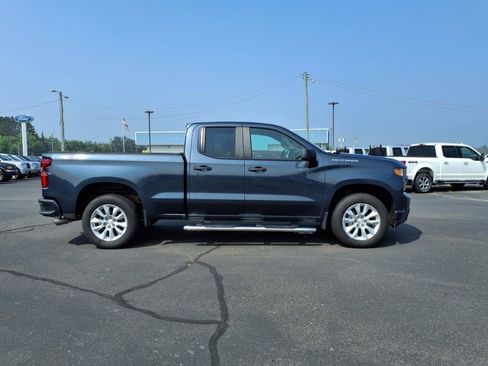 Used 2020 Chevrolet Silverado 1500 Custom w/ Custom Value Package image 7