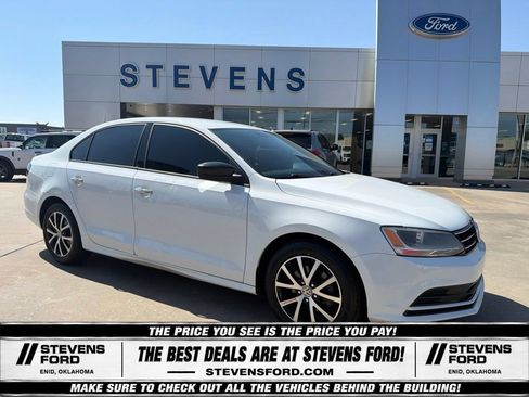 Used 2016 Volkswagen Jetta SE FWD image 1