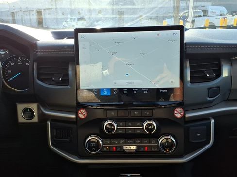 Used 2024 Ford Expedition XLT image 8