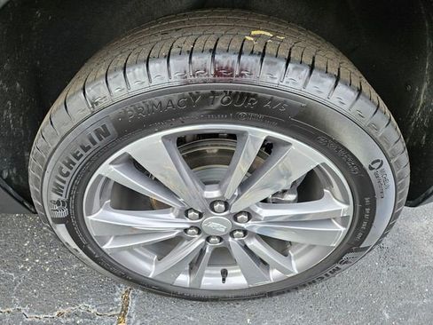 Certified 2025 Cadillac XT5 Premium Luxury FWD image 16