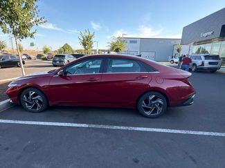 Used 2025 Hyundai Elantra Limited FWD video 1