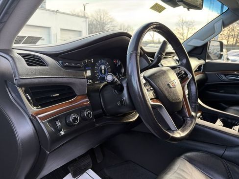 Used 2018 Cadillac Escalade ESV Luxury image 21
