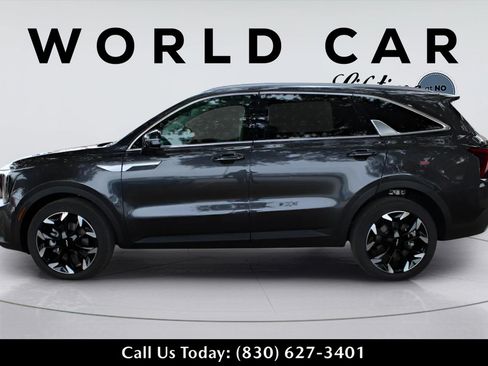 Used 2025 Kia Sorento EX w/ Panoramic Sunroof Package FWD image 5