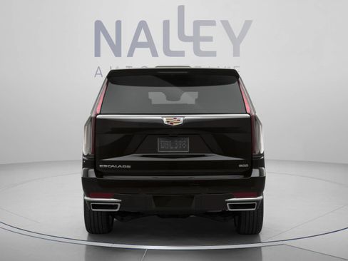 Used 2023 Cadillac Escalade Premium Luxury AWD/4WD image 4