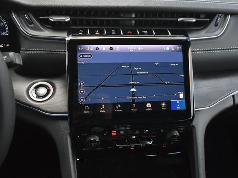 New 2025 Jeep Grand Cherokee Limited w/ Trailer Tow Package image 23