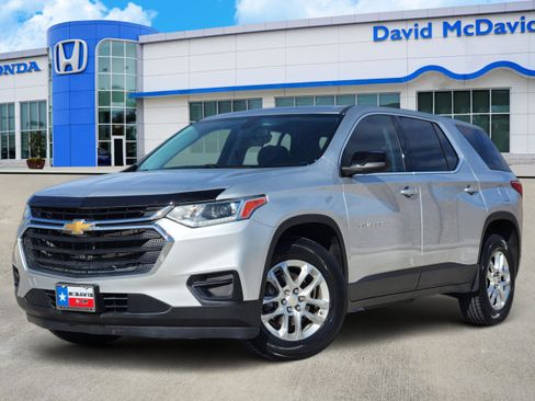 Used 2021 Chevrolet Traverse LS image 1