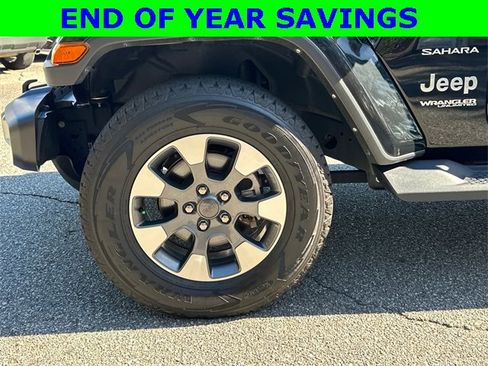 Used 2022 Jeep Wrangler Unlimited Sahara w/ Cold Weather Group image 11