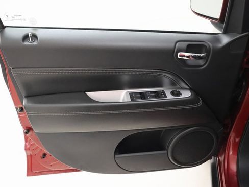 Used 2016 Jeep Compass High Altitude image 7