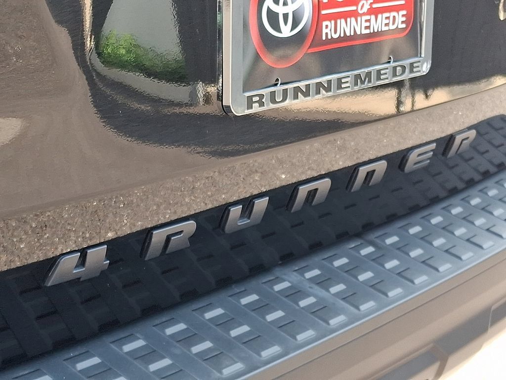 Certified 2025 Toyota 4Runner SR5 AWD/4WD image 30