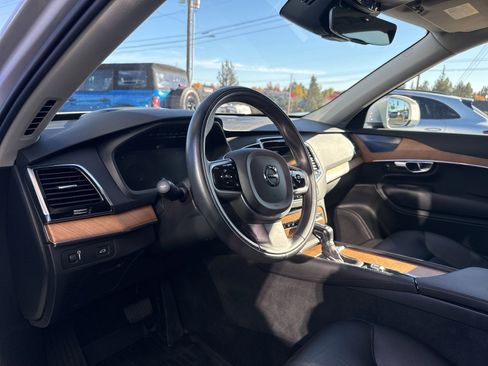 Used 2022 Volvo XC90 T6 Momentum w/ Advanced Package image 8