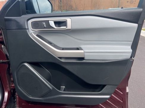 Used 2023 Ford Explorer XLT w/ Equipment Group 202A AWD/4WD image 10