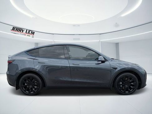 Used 2021 Tesla Model Y Long Range image 2