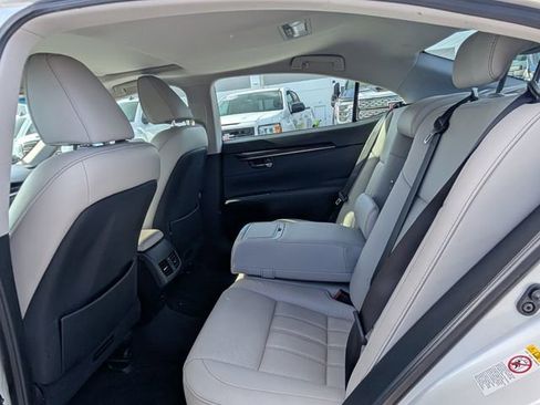 Used 2017 Lexus ES 350 w/ Luxury Package FWD image 7
