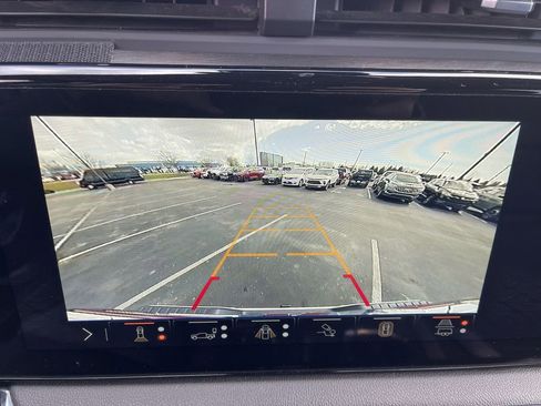 Used 2024 GMC Sierra 2500 AT4 w/ AT4 Premium Plus Package AWD/4WD image 17