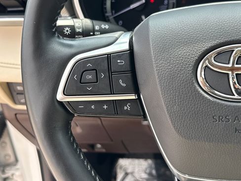 Used 2021 Toyota Highlander Platinum FWD image 17