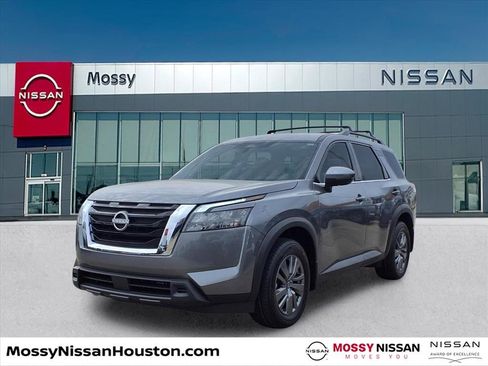 New 2025 Nissan Pathfinder SV image 4