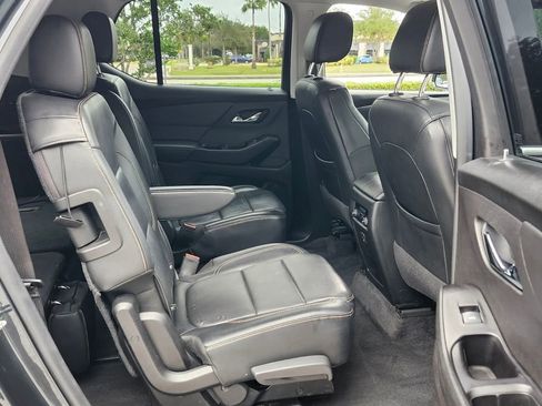 Used 2019 Chevrolet Traverse LT image 16