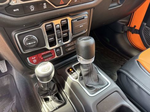 Used 2025 Jeep Gladiator Sport AWD/4WD image 26