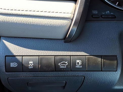 Certified 2022 Toyota Camry LE image 21