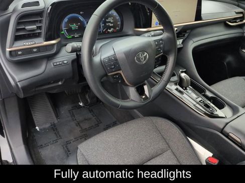 Used 2024 Toyota Crown AWD/4WD image 11