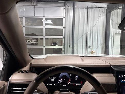 Used 2025 GMC Yukon XL Denali w/ Denali Reserve Package AWD/4WD image 8