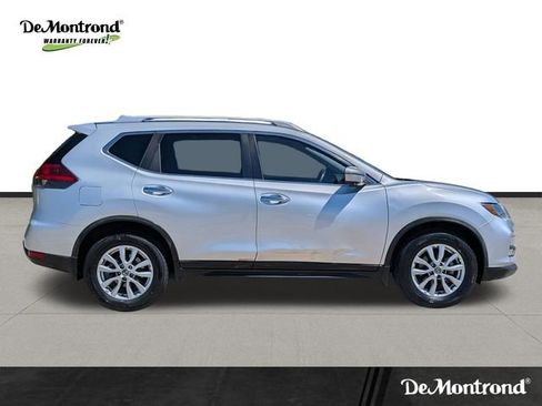Used 2017 Nissan Rogue SV w/ SV Premium Package FWD image 4