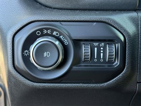 Used 2019 Jeep Wrangler Unlimited Sahara image 22