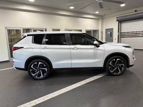Used 2024 Mitsubishi Outlander SE FWD image 6