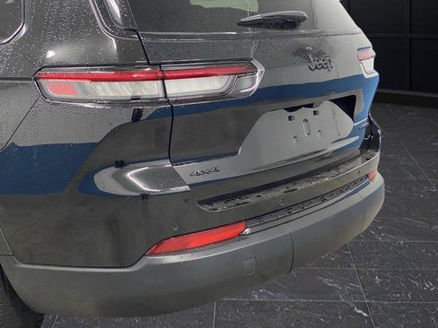 New 2025 Jeep Grand Cherokee L Limited w/ Black Appearance Package image 39