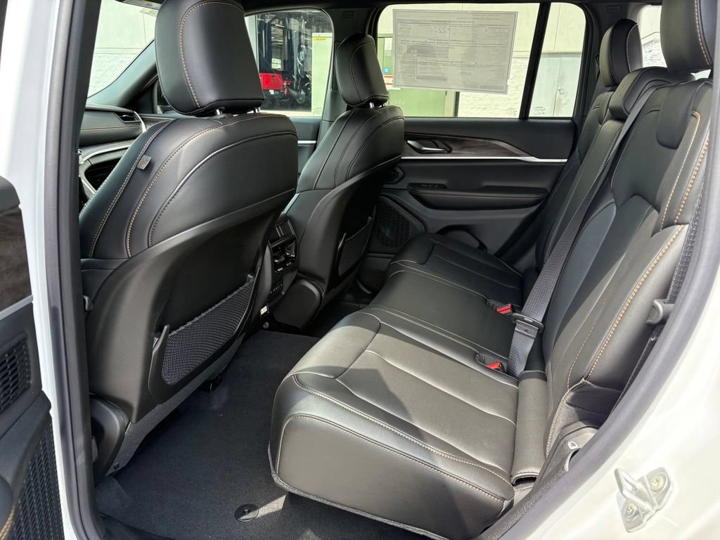 New 2026 Jeep Grand Cherokee Limited AWD/4WD image 9