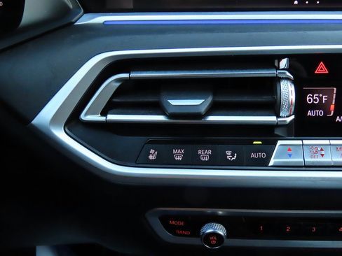 Used 2021 BMW X7 M50i image 28