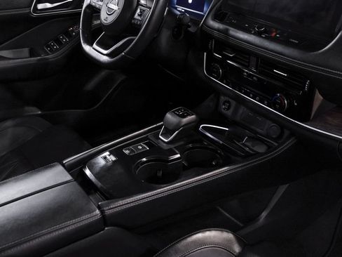 Used 2024 Nissan Rogue Platinum w/ Platinum Premium Package FWD image 24