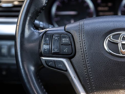 Used 2018 Toyota Highlander XLE FWD image 35