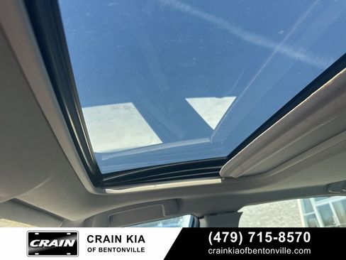 Used 2013 Toyota Camry SE w/ Leather Pkg image 4