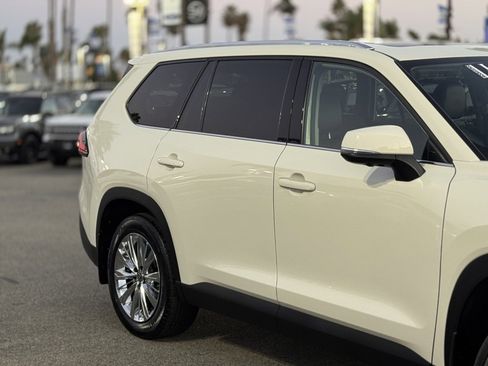 Used 2024 Toyota Grand Highlander Platinum image 5