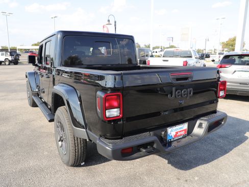 New 2025 Jeep Gladiator Sport image 8