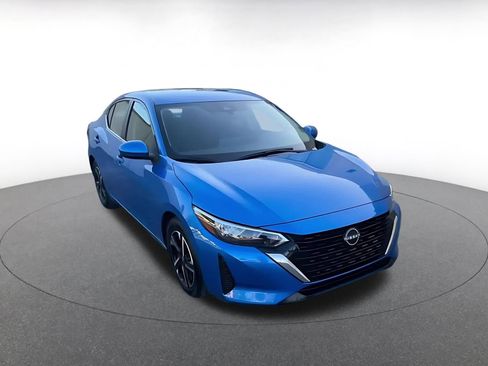 Used 2025 Nissan Sentra SV image 3