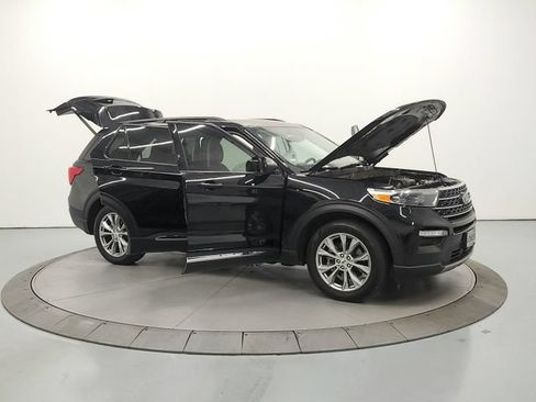 Used 2023 Ford Explorer XLT w/ Equipment Group 202A RWD image 10
