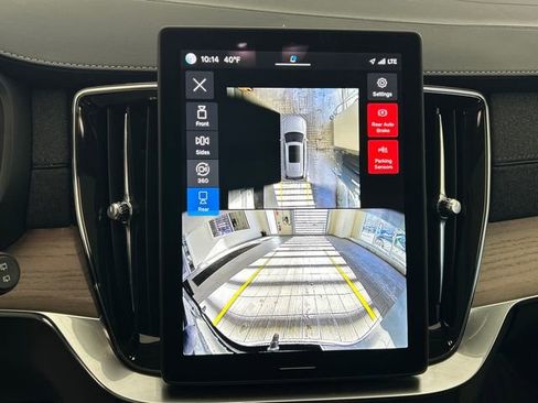 Certified 2025 Volvo XC90 T8 Plus w/ Protection Package Premier image 17