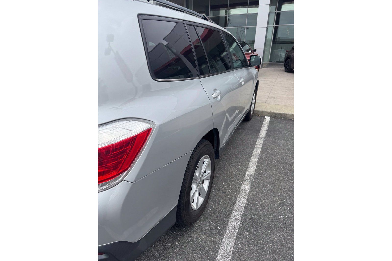 Used 2013 Toyota Highlander Plus FWD image 4