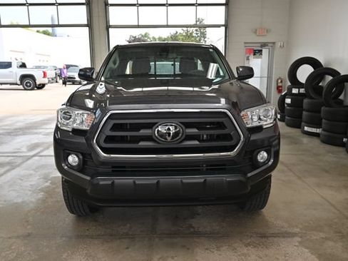 Used 2022 Toyota Tacoma SR5 AWD/4WD image 2