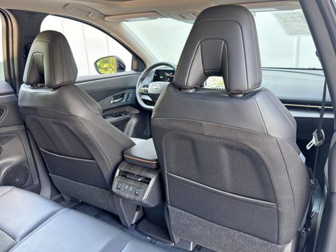 Used 2025 Nissan Ariya FWD image 36