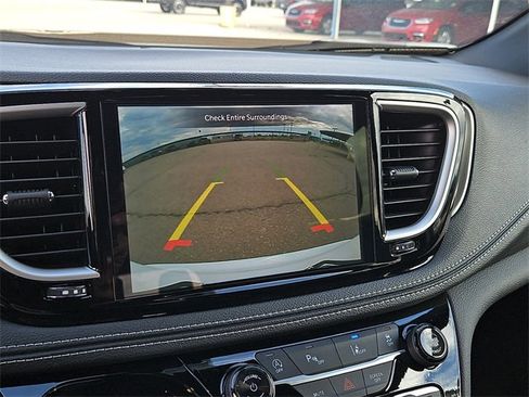 New 2026 Chrysler Pacifica Select image 15