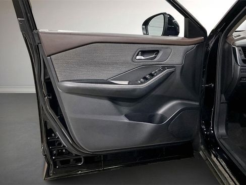 Used 2023 Nissan Rogue SV image 19