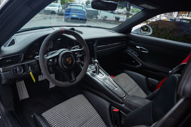 Used 2018 Porsche 911 GT3 RWD image 19