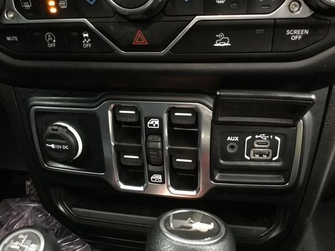 Used 2023 Jeep Wrangler Sport image 27