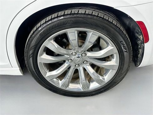 Used 2017 Chrysler 300 C w/ Safetytec Plus Group image 32