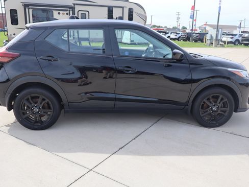 Used 2023 Nissan Kicks SV w/ Interior Electronics Package FWD image 4