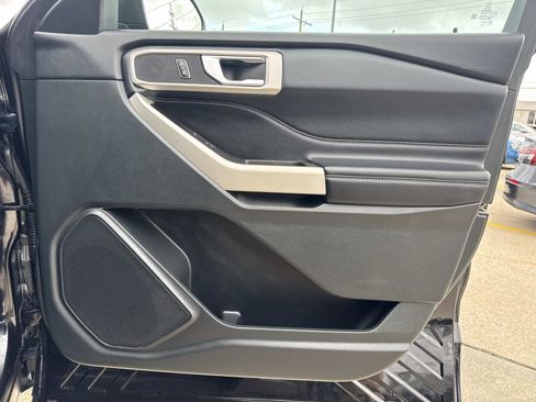 Used 2021 Ford Explorer XLT image 13