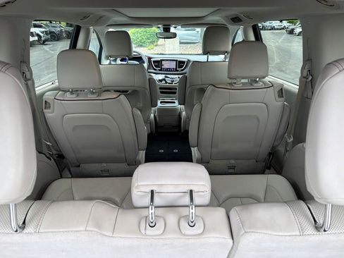 Used 2020 Chrysler Pacifica Limited FWD image 11